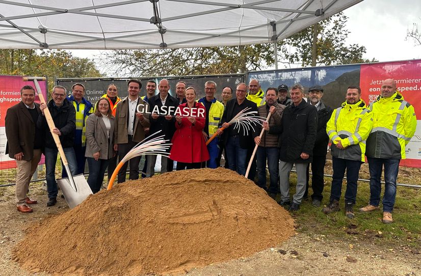 Mit dem symbolischen Spatenstich am Aussichtspunkt Maria Ruh in Urbar startete in dieser Woche der geförderte Gigabit-Breitband-Ausbau im Rhein-Hunsrück-Kreis.