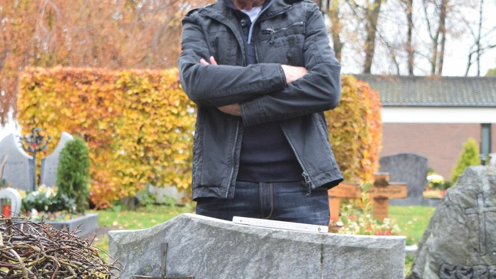 Herbert Jung ist über die Vorgehensweise der Friedhofsverwaltung verärgert. Foto: Breuer