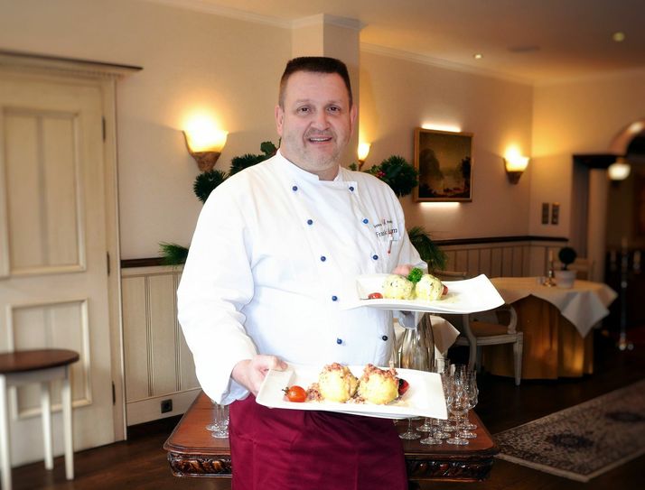 Frank Aussem, Küchenchef im Romantik Hotel Schloss Rheinfels, lässt die Genussregion-Leser mit seinen Küchentipps an der Zubereitung des perfekten gefüllten Klößes teilhaben.