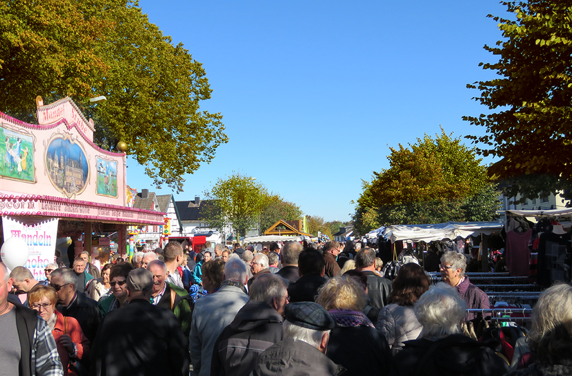 Der Simmerather Herbstmarkt hat eine Menge zu bieten - jetzt bleibt nur auf den goldenen Oktober zu hoffen.