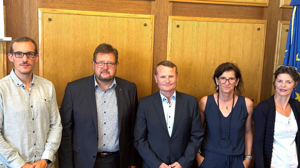 In einer Pressekonferenz informierten Marcel Fromme (zuständig für das Sicherheitskonzept), Bürgermeister Joachim Kandels, Birger Hartnuß (Leiter der Leitstelle Ehrenamt und Bürgerbeteiligung  der Staatskanzlei) sowie Katharina Pfänder und Sibylle Schreckenberger (SWR Ehrensache) über das geplante Programm beim Ehrenamtstag in Bitburg