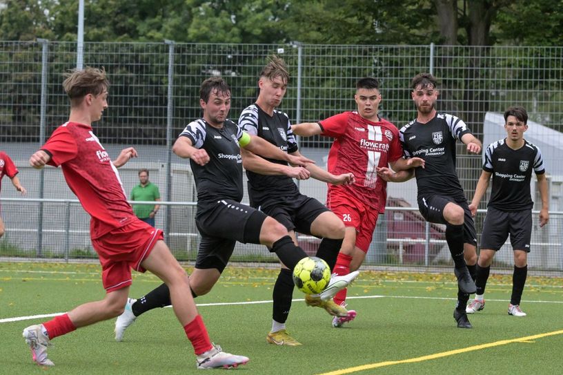 Die Mayener mussten im Apollinaris-Stadion gegen Ahrweiler BC II ran.                                            Foto: Seydel