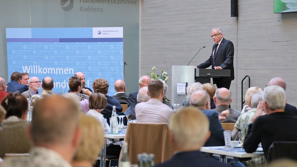 Die Handwerkskammer Koblenz und ihr Präsident Kurt Krautscheid (Bild) freuen sich darauf, am 16. und 17. Oktober ihre Altmeister mit einer großen Feier im HwK-Zentrum für Ernährung und Gesundheit zu würdigen.