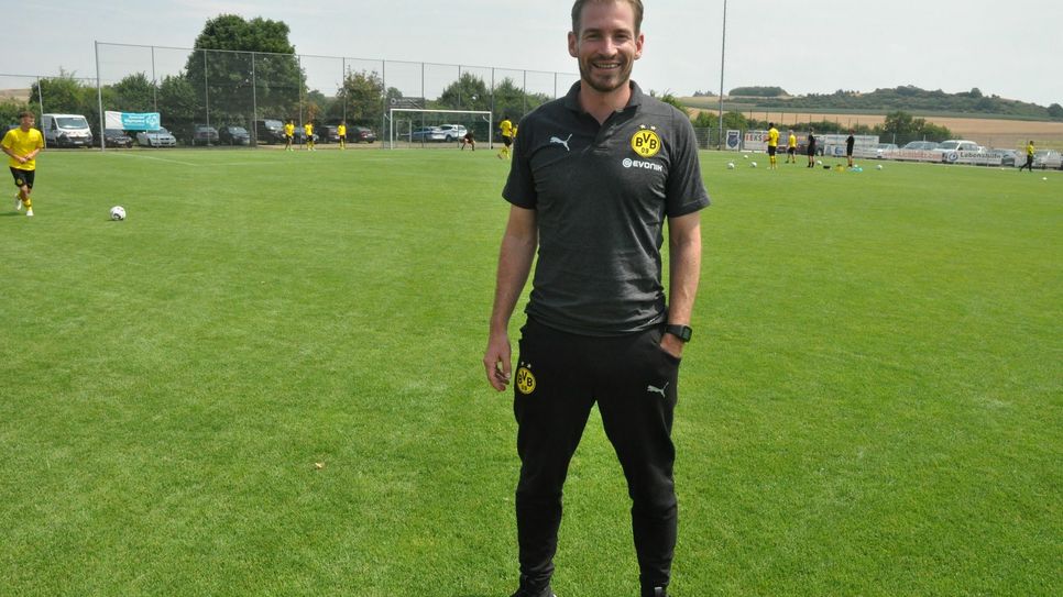 Im vergangenen Sommer gastierte Siewert mit Borussia Dortmund II in seinem Heimatort Mayen-Hausen.