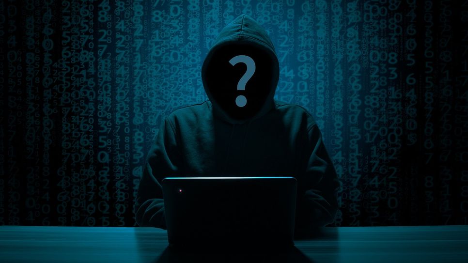 Wie sollte man sich bei einem Hackerangriff verhalten? Die Verbraucherzentrale gibt Tipps und Tricks.