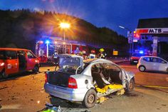 Der Pkw des 20-Jährigen wurde durch die Wucht des Frontalzusammenstoßes auf das Gelände der Tankstelle geschleudert.