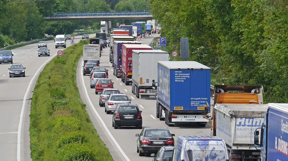 An den Ostertagen erwartet der ADAC wieder Staus auf den Autobahnen.