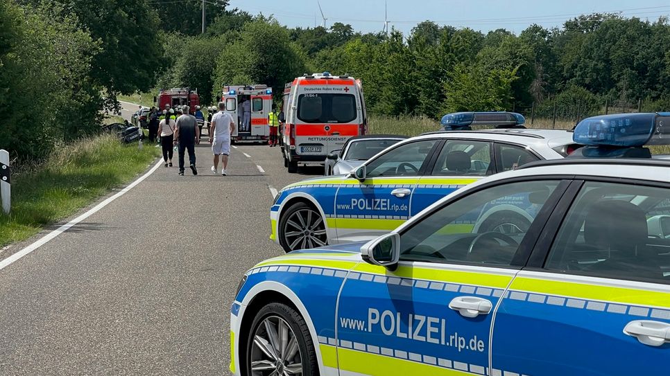 Am 17. Juni des vergangenen Jahres ereignete sich auf der L 108 zwischen Lieg und Treis-Karden ein Verkehrsunfall bei der eine Beifahrerin eingeklemmt und schwer verletzt wurde.