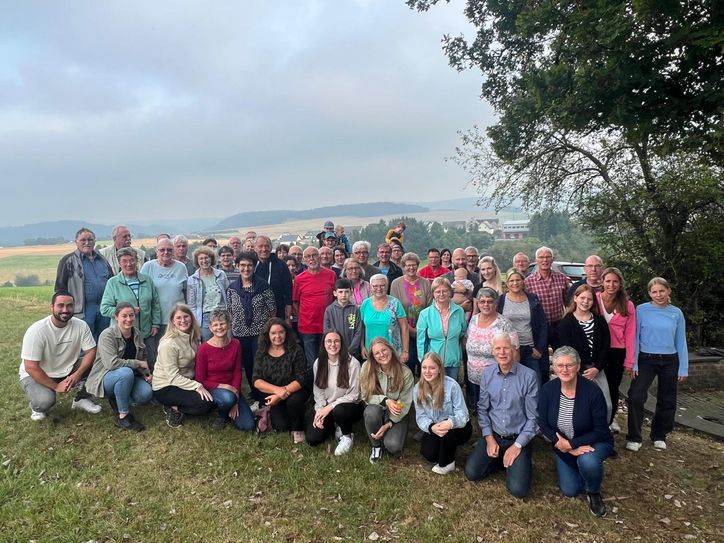 Die Dorfgemeinschaft Döttingen versammelte sich an der Grillhütte zu einem gemütlichen Helferfest.