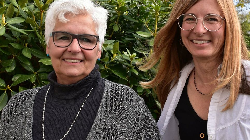 Ute Bauer (li.) und Corinne Rasky freuen sich, künftig das Hilfe-Helfer-Netzwerk für den Bereich Simmerath, Monschau und Roetgen zu pflegen und auszubauen. Foto: Niemi/GenoEifel