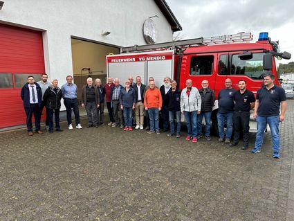 Kameraden der Alterswehr der Freiwilligen Feuerwehr der VG Mendig trafen sich jetzt im Feuerwehrgerätehaus in Rieden. Für VG-Bürgermeister Jörg Lempertz ein Treffen mit ehemaligen Kameraden seiner aktiven Feuerwehrzeit.