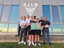 Gelungener Vereinsdialog: (hinten von links): Hans-Peter Dellwing (Kreisvorsitzender Trier-Saarburg), Dennis Gronau (FVR-Geschäftsführer), Patrick Pierre Kendzo, Wolfgang Brünicke (beide FSV Kürenz) sowie (vorne von links) Arianit Besiri (FVR-Vizepräsident für sozial- und gesellschaftspolitische Aufgaben), Tim Erkel, Johannes Hellmann (beide FSV Kürenz) und FVR-Präsident Gregor Eibes.