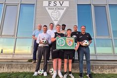 Gelungener Vereinsdialog: (hinten von links): Hans-Peter Dellwing (Kreisvorsitzender Trier-Saarburg), Dennis Gronau (FVR-Geschäftsführer), Patrick Pierre Kendzo, Wolfgang Brünicke (beide FSV Kürenz) sowie (vorne von links) Arianit Besiri (FVR-Vizepräsident für sozial- und gesellschaftspolitische Aufgaben), Tim Erkel, Johannes Hellmann (beide FSV Kürenz) und FVR-Präsident Gregor Eibes.