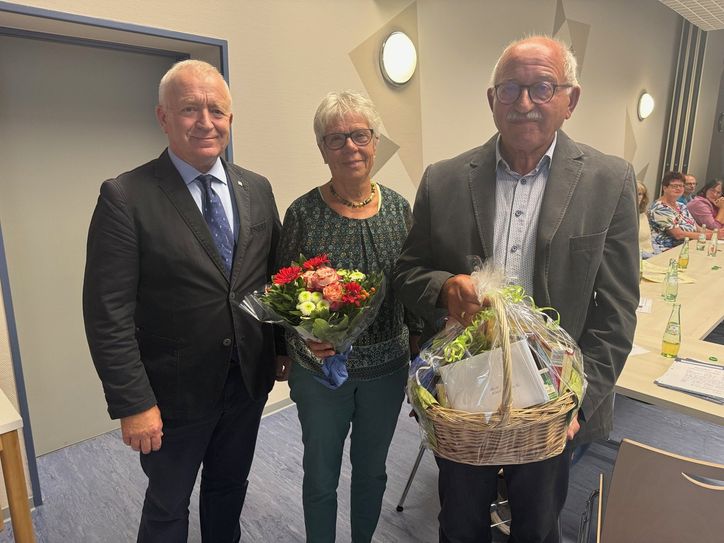 Der ausscheidende Schatzmeister der Lebenshilfe Kreisvereinigung Prüm, Albert Leonarz (rechts)