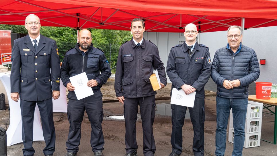 Brand- und Katastrophenschutzinspekteur Jörg Teusch, Kai Fritsche, Karsten Franzen, Matthias Reimer, Landrat Gregor Eibes (v.l.n.r.).