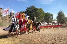 Mit wehenden Fahnen: Die Ritter von Ebernburg" sorgen am Samstag- und Sonntag für Mittelalter-Action.