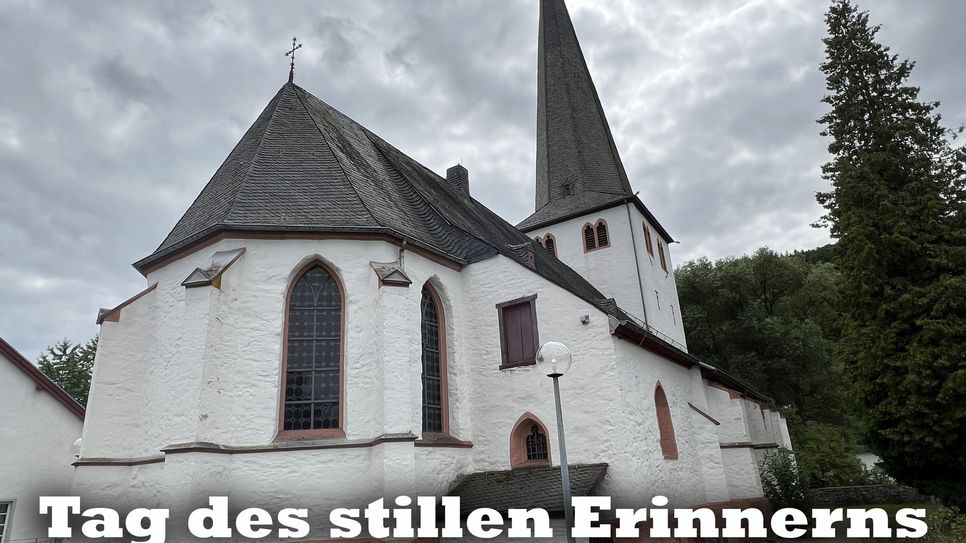 Um 20.30 Uhr laden die beiden Pfarrer, Philip Cuck und Erik Schumacher, Menschen aller Glaubensrichtungen in die katholische Kirche in Olef zum gemeinsamen Gebet und Erinnern ein.