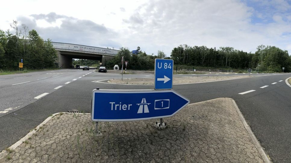 An der Auffahrt zur A1 Richtung Trier wird in den nächsten Monaten ein Kreisverkehr entstehen. mn-Foto