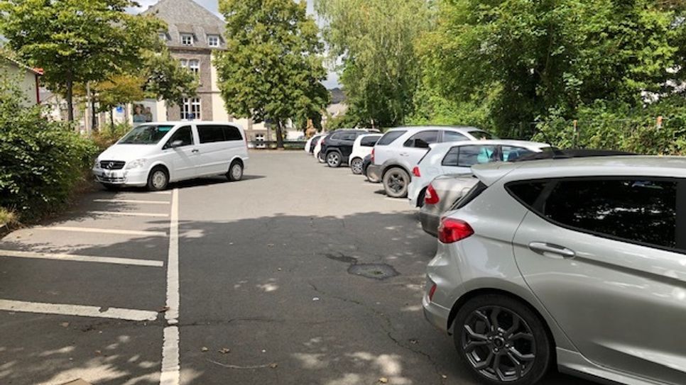 Der Parkplatz wird vorerst zum Schulhof der Grundschule Clemens.