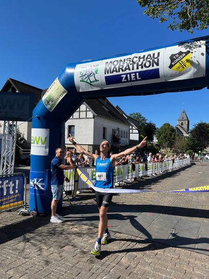 Marian Bunte sicherte sich den Sieg des Marathons und lief nach 2:45:31 Stunden durch das Ziel.