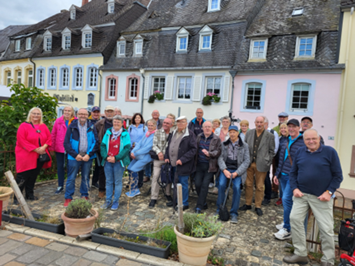 Die Plattschwätzer rkundeten Trier bei einem Rundgang mit Stadtführer Ewald Thömmes, der spannende Einblicke in die wirtschaftliche und gesellschaftliche Geschichte der Stadt gab.