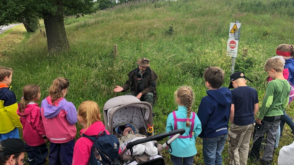 Förster Jörg Melchior macht den Wald seit vielen Jahren für Kinder erlebbar.