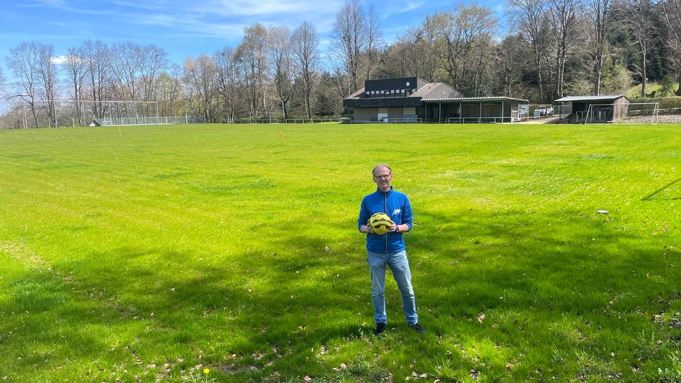 Unter anderem Dirk Löhr, der Vorsitzende des SC Komet Steckenborn, hat sich federführend um das Projekt des neuen Rasenplatzes in Steckenborn gekümmert, das nun umgesetzt wurde. Auch einige anderen Projekte sind in den letzten Jahren bereits realisiert worden