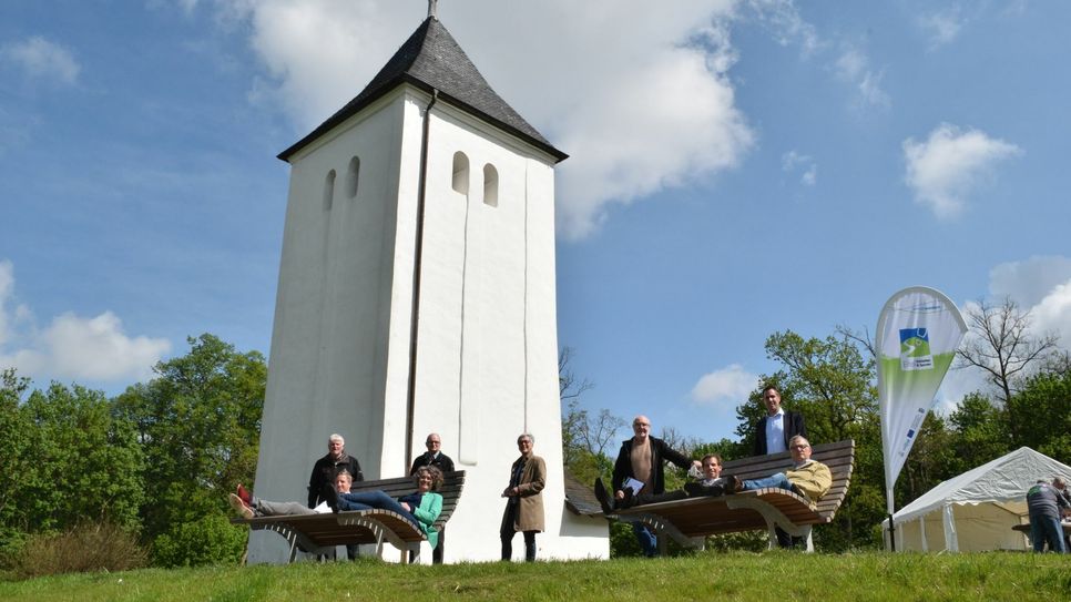 Bei einen Pressetermin am »Swister Turm« informierten Verantwortliche des Kreises Euskirchen, der Nordeifel-Tourismus und des Eifelvereins über den erfolgreichen Abschluss des Projektes »Wanderwelt der Zukunft«. Foto: Scholl