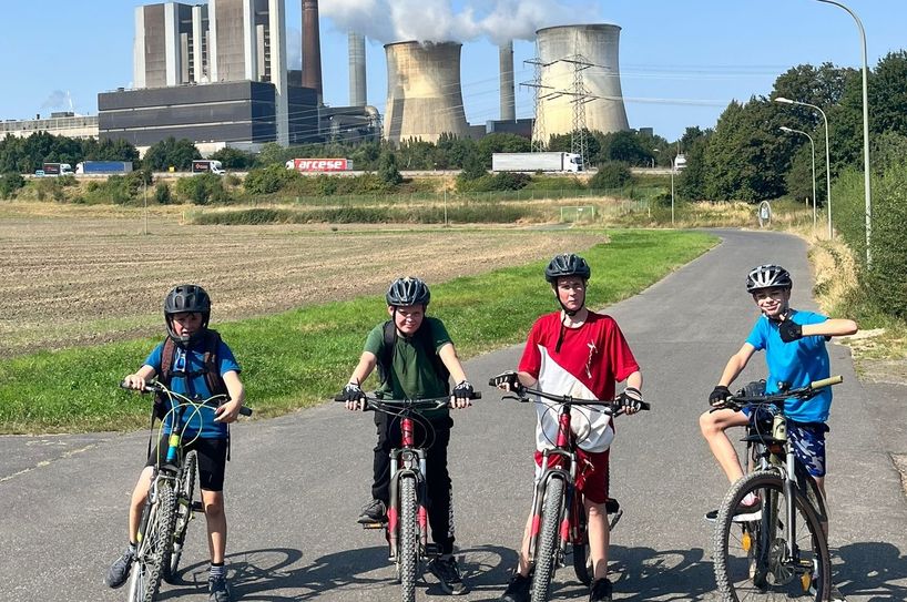 Bryan, Marcel, Justin und Dean am Kohlekraftwerk in Eschweiler-Dürwiß