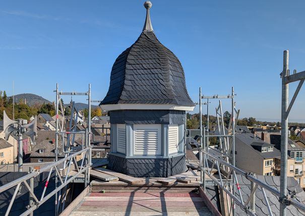Der sanierte Rathausturm.