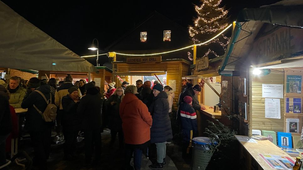 Das Ortskartell Roetgen lädt am zweiten und dritten Adventswochenende zum Weihnachtsmarkt auf dem Rathaus-Vorplatz. Foto: Björn Steffens