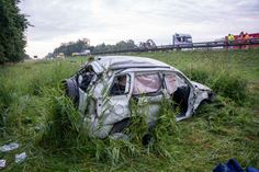 Zwei der insgesamt fünf Insassen dieses Wagens starben bei dem Unfall.