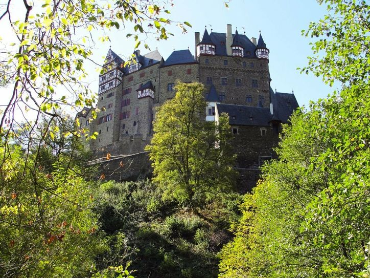 Blick auf die Burg Eltz.