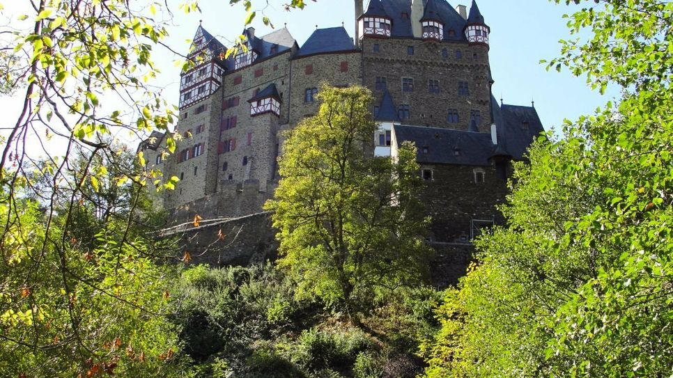 Blick auf die Burg Eltz.