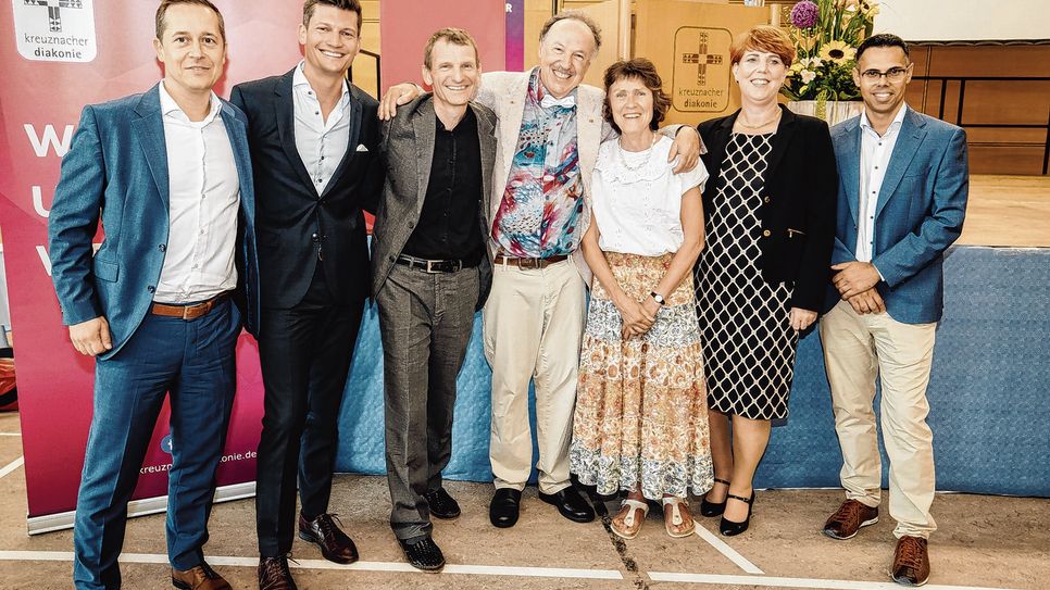 Das offizielle Abschiedsfoto: Andreas Heinrich (Vorstand), Prof. Dr. Jens Martin Rothenberger, Dr. Christoph von Buch, Dr. André Borsche, Dr. Eva Borsche, Jutta Magmer-Melaas und Manuel Seidel.