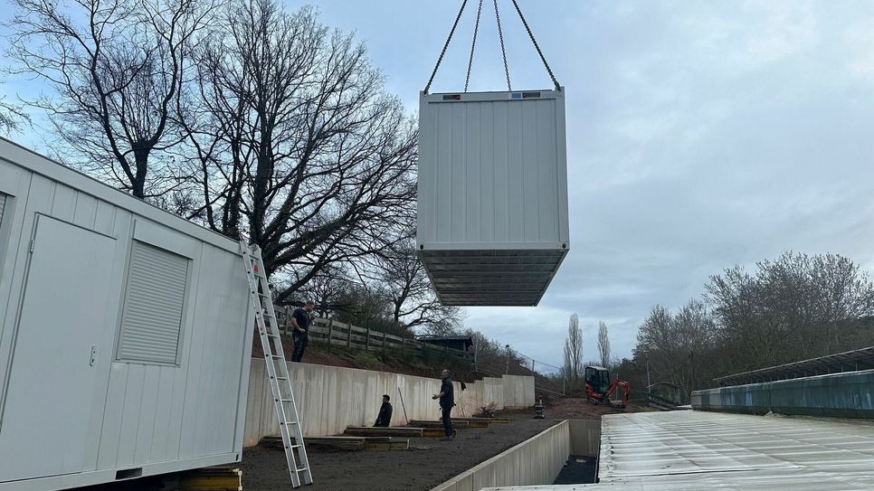 Mit drei Containern wird im Tierheim Mechernich dringend benötigter Platz geschaffen.