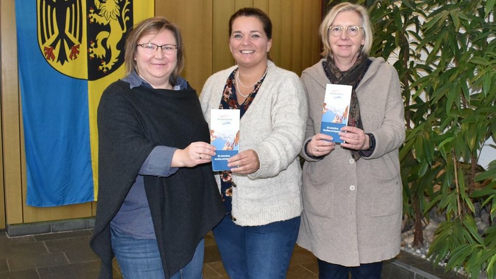 Sind Teil des neuen »Netzwerk Demenz« im Rhein-Hunsrück-Kreis (v.l.): Regina Justus (Pflegestützpunkt Simmern), Kerstin Jakobs (Sozialstation Rheinböllen) und Kathrin König (Kreisverwaltung) freuen sich auch über weitere Mitglieder.